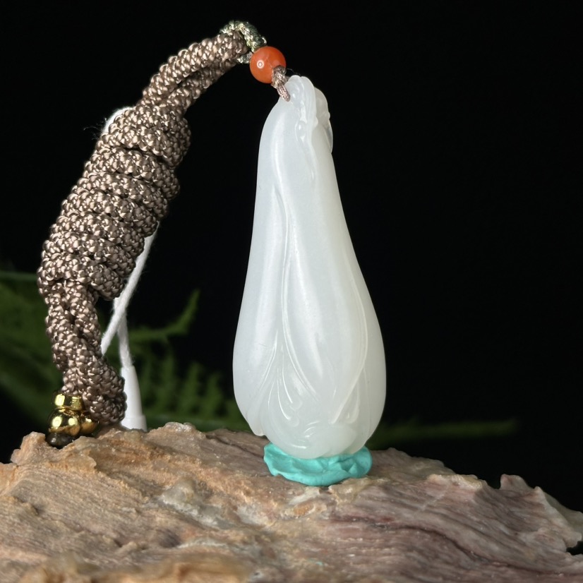 WZ041212 和田玉兰花纹吊坠