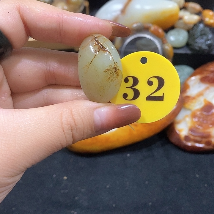 未镶嵌和田玉（糖玉）挂件