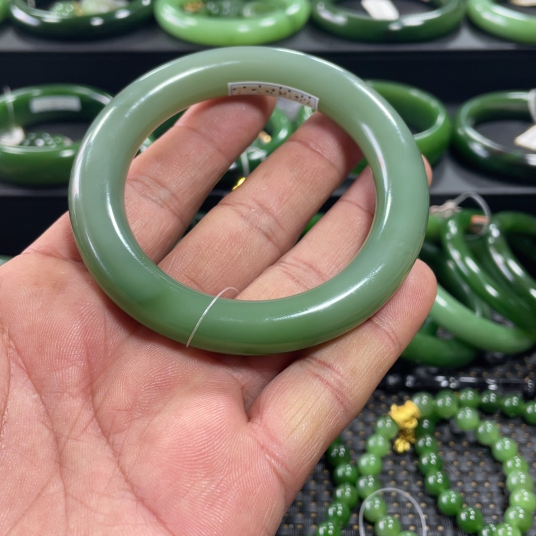 和田玉（碧玉）未镶嵌手镯