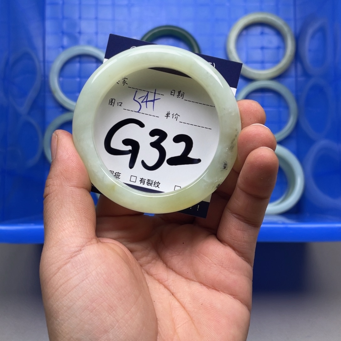 岫玉手镯手镯未镶嵌