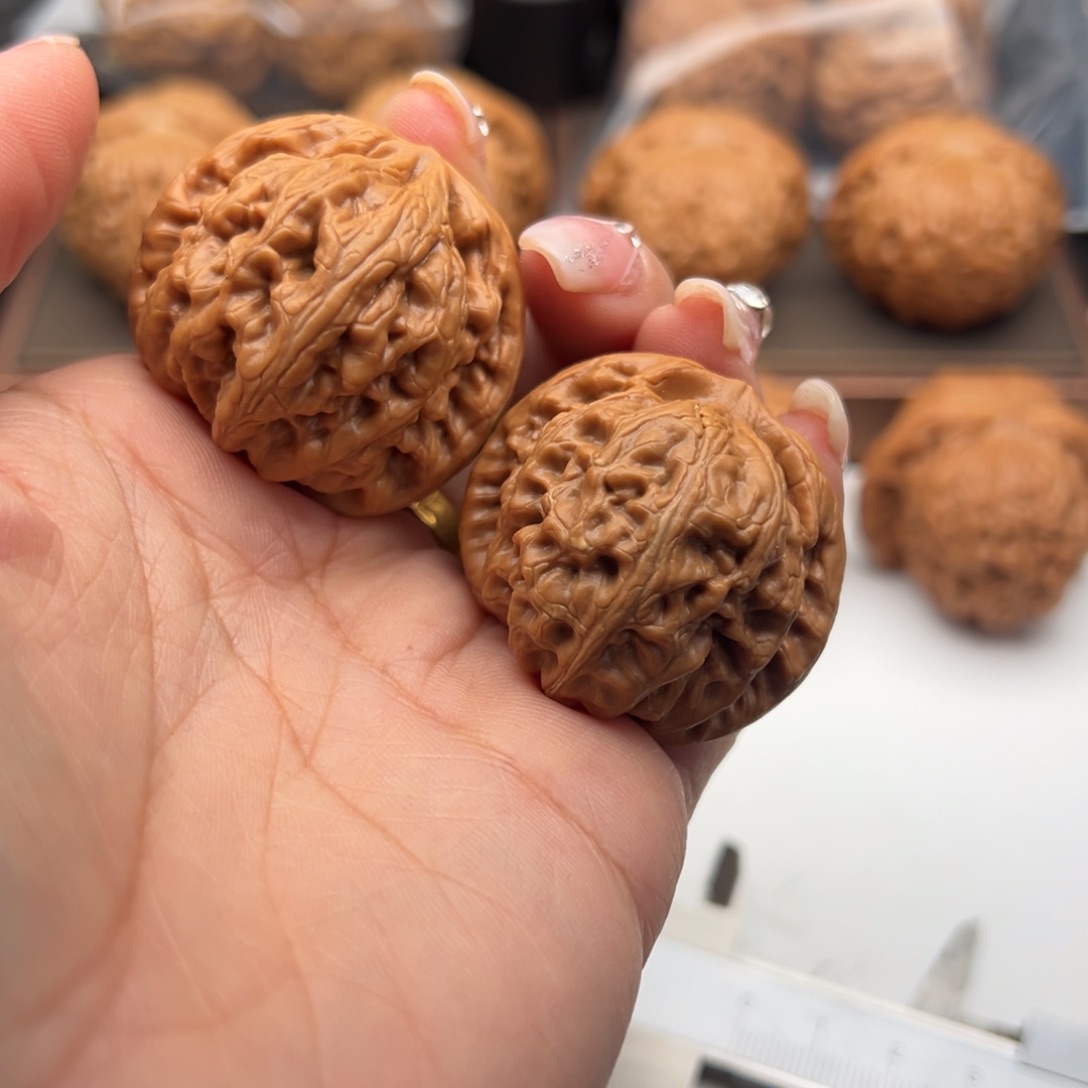 文玩核桃把件红锦鲤37