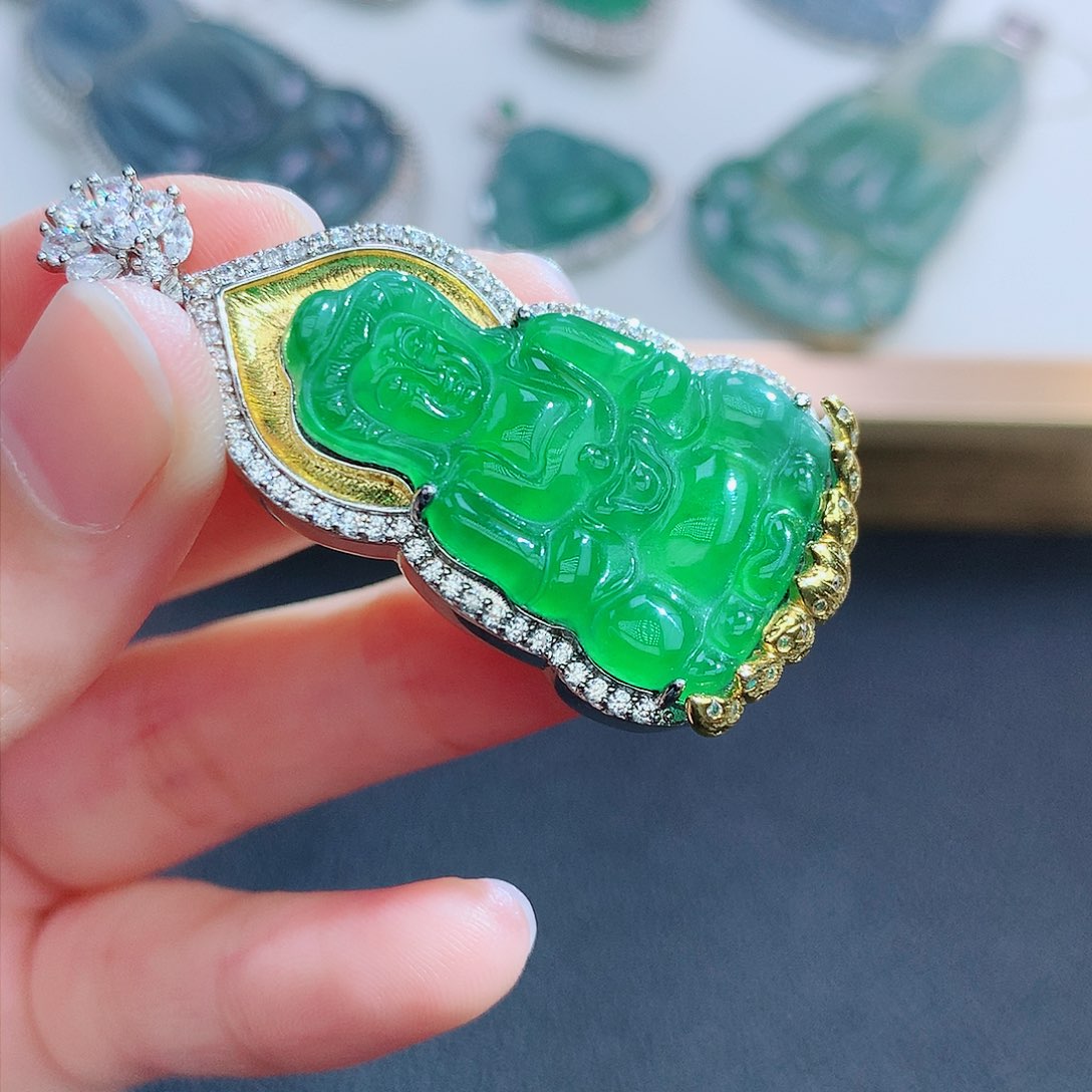 翡翠颈饰未镶嵌翡翠