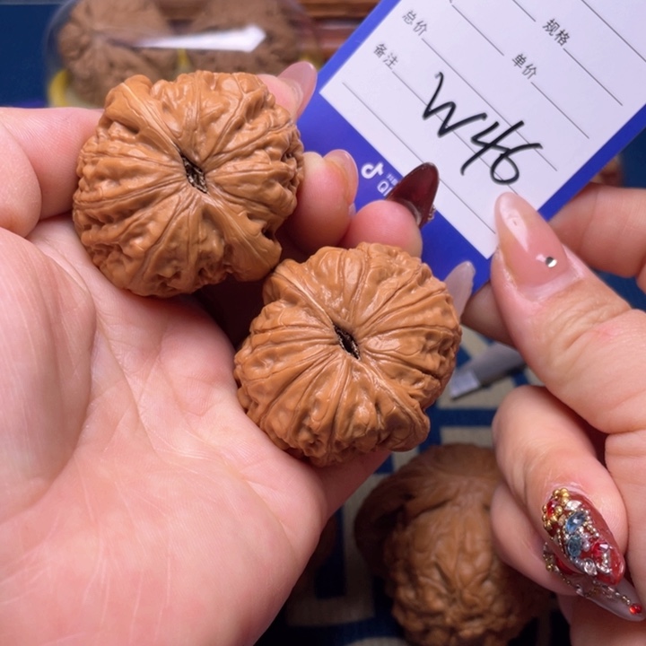 文玩核桃吊坠43元宝46