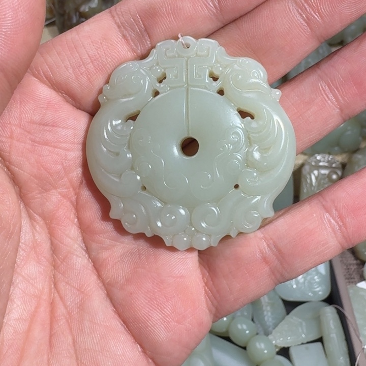 和田玉颈饰未镶嵌