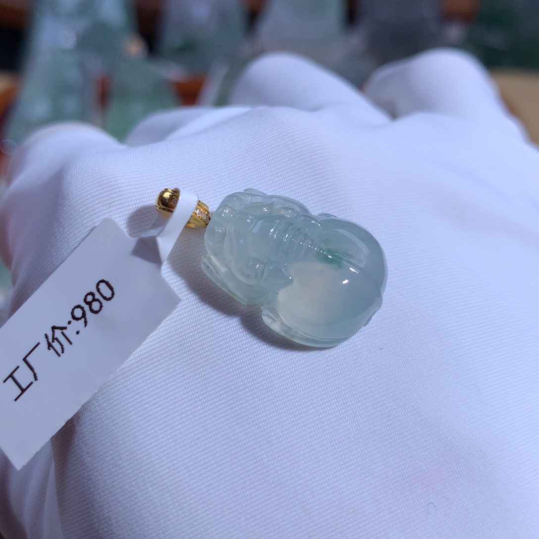 翡翠颈饰18K金镶嵌貔貅