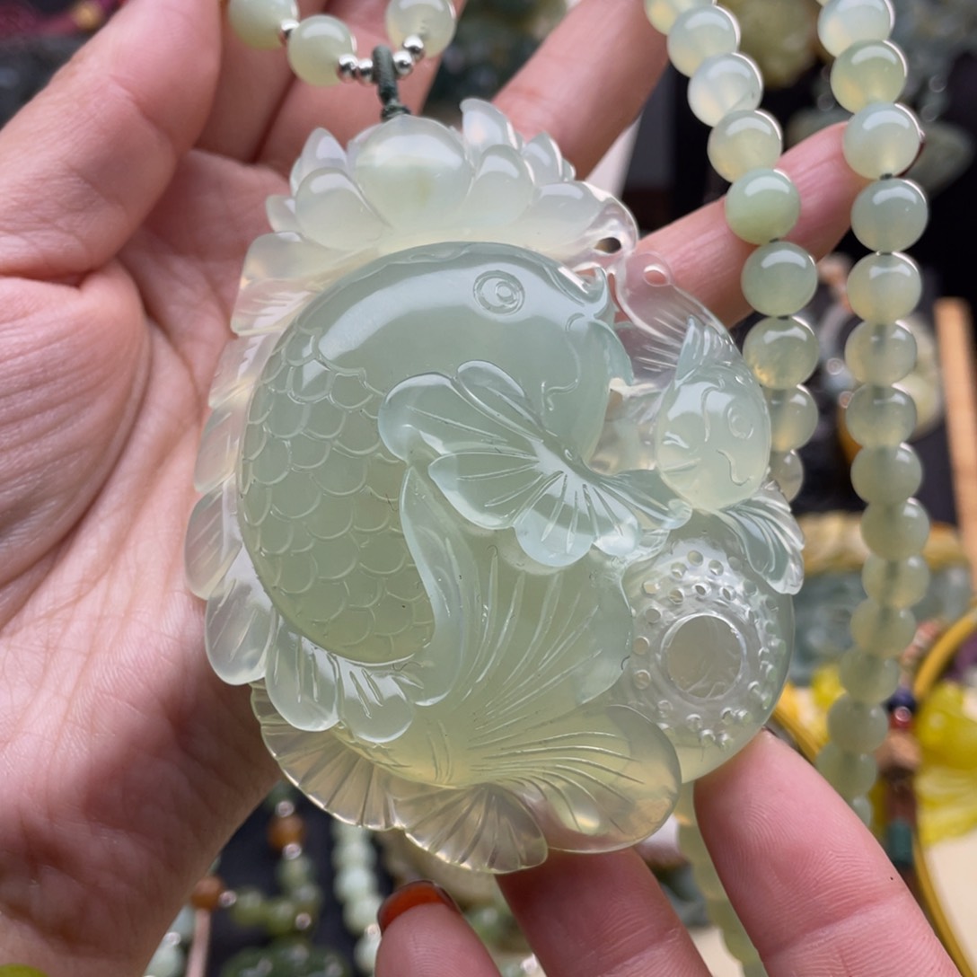 蛇纹石玉颈饰未镶嵌余**忧