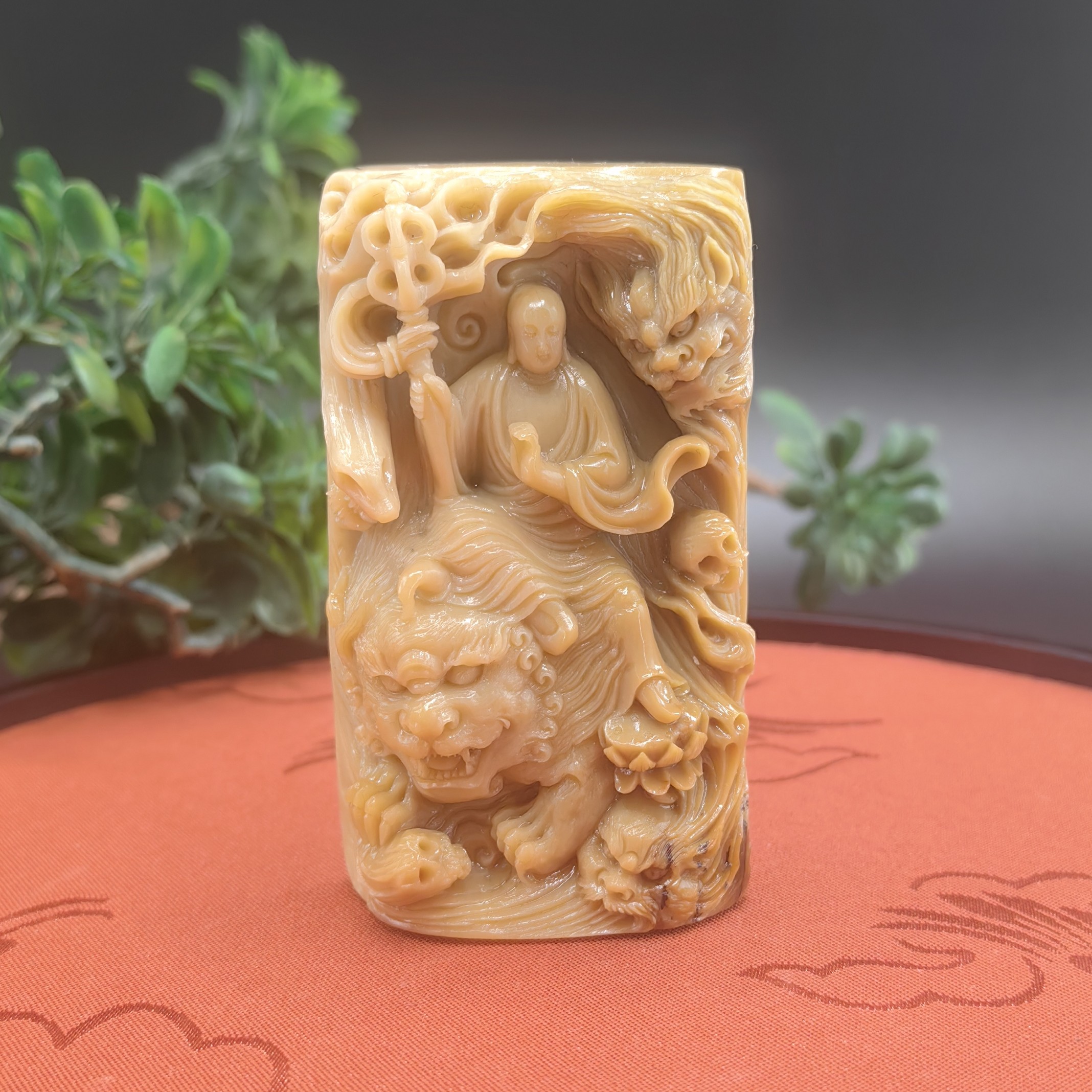 天然猛犸牙特色咖料地藏王菩萨手工精雕