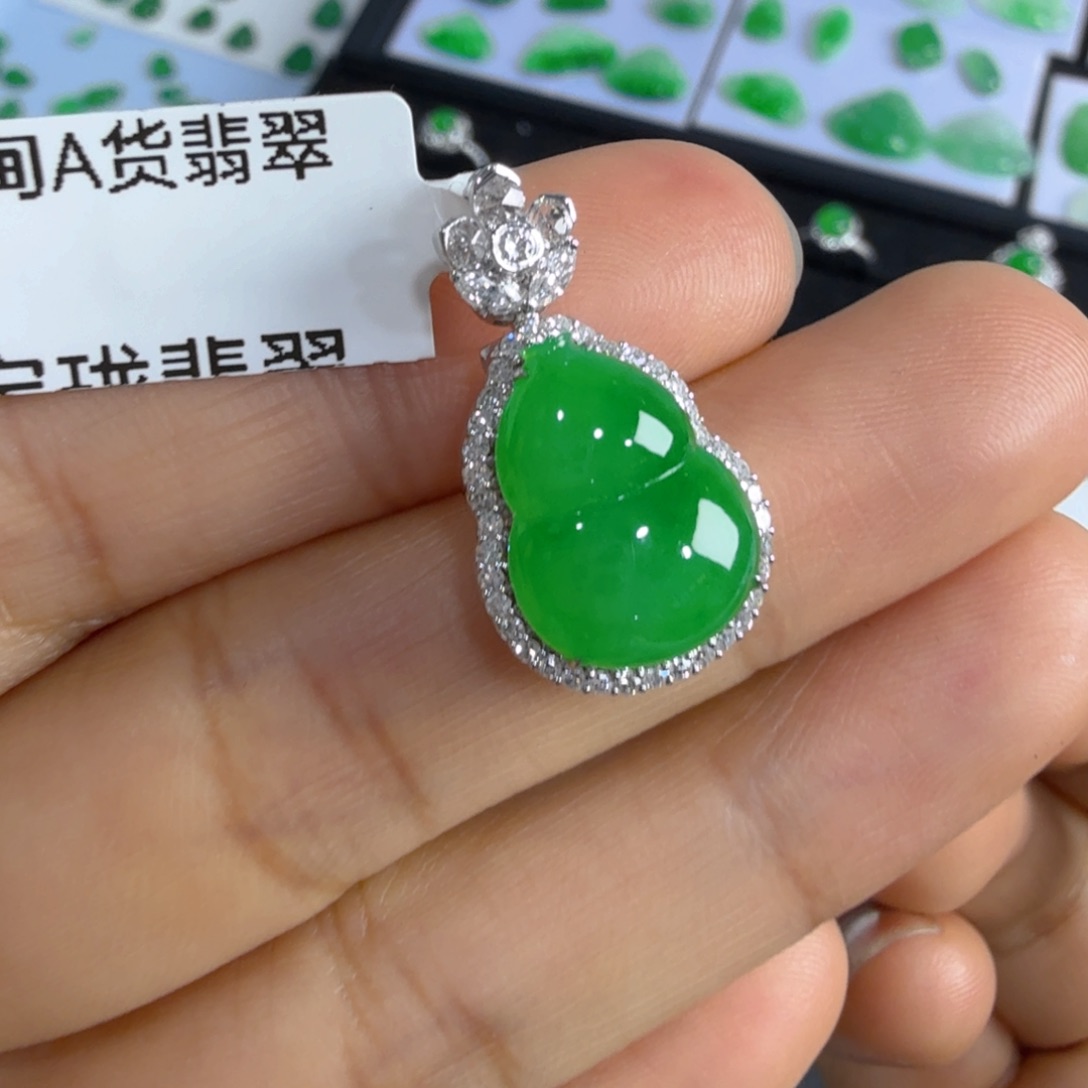 翡翠吊坠(不含链)18K金镶嵌葫芦