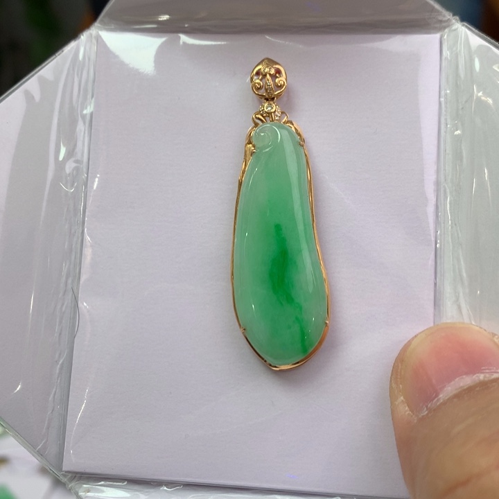 翡翠颈饰18K金镶嵌翡翠