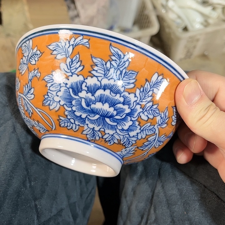 瓷片//////直径15厘米。红。