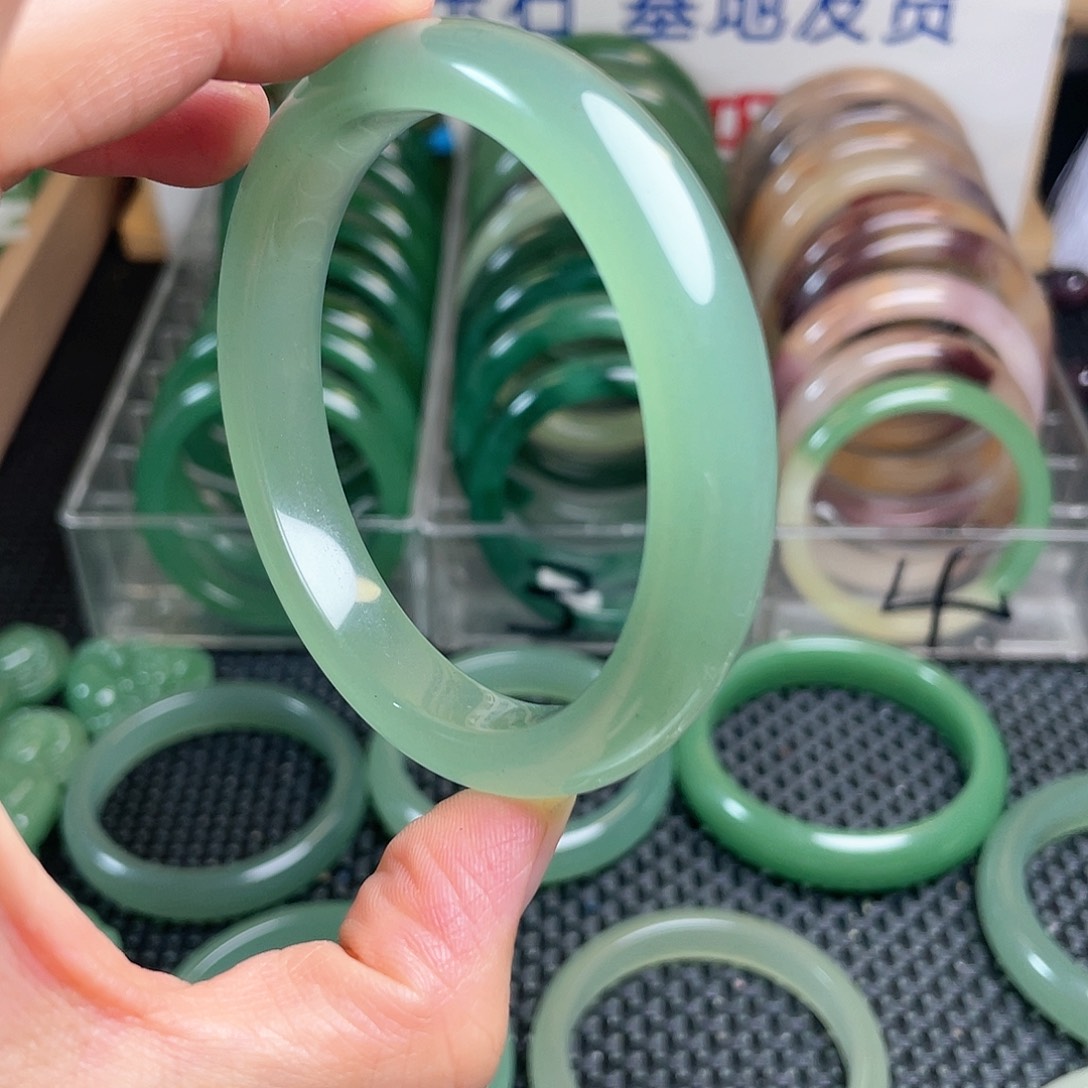 石英质玉手镯未镶嵌