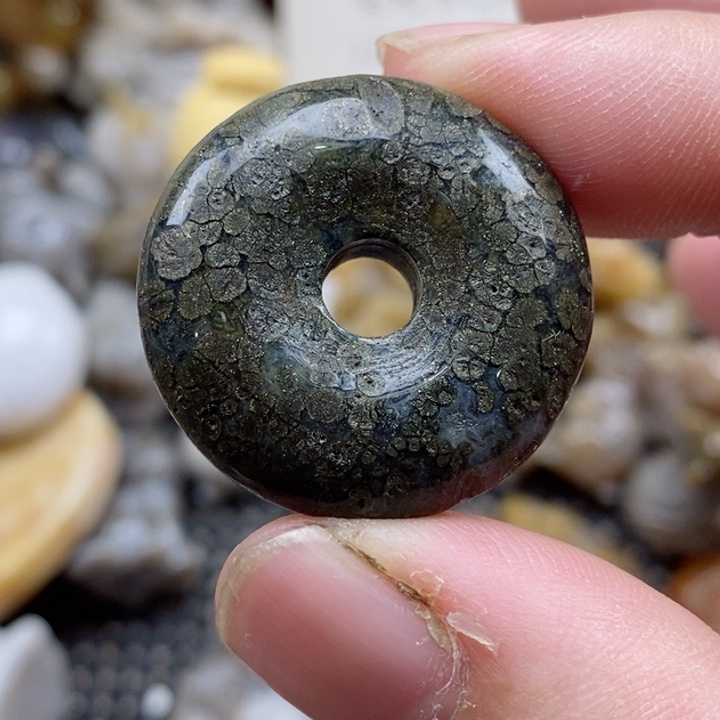 颈饰未镶嵌硅化珊瑚（珊瑚玉）有瑕 小