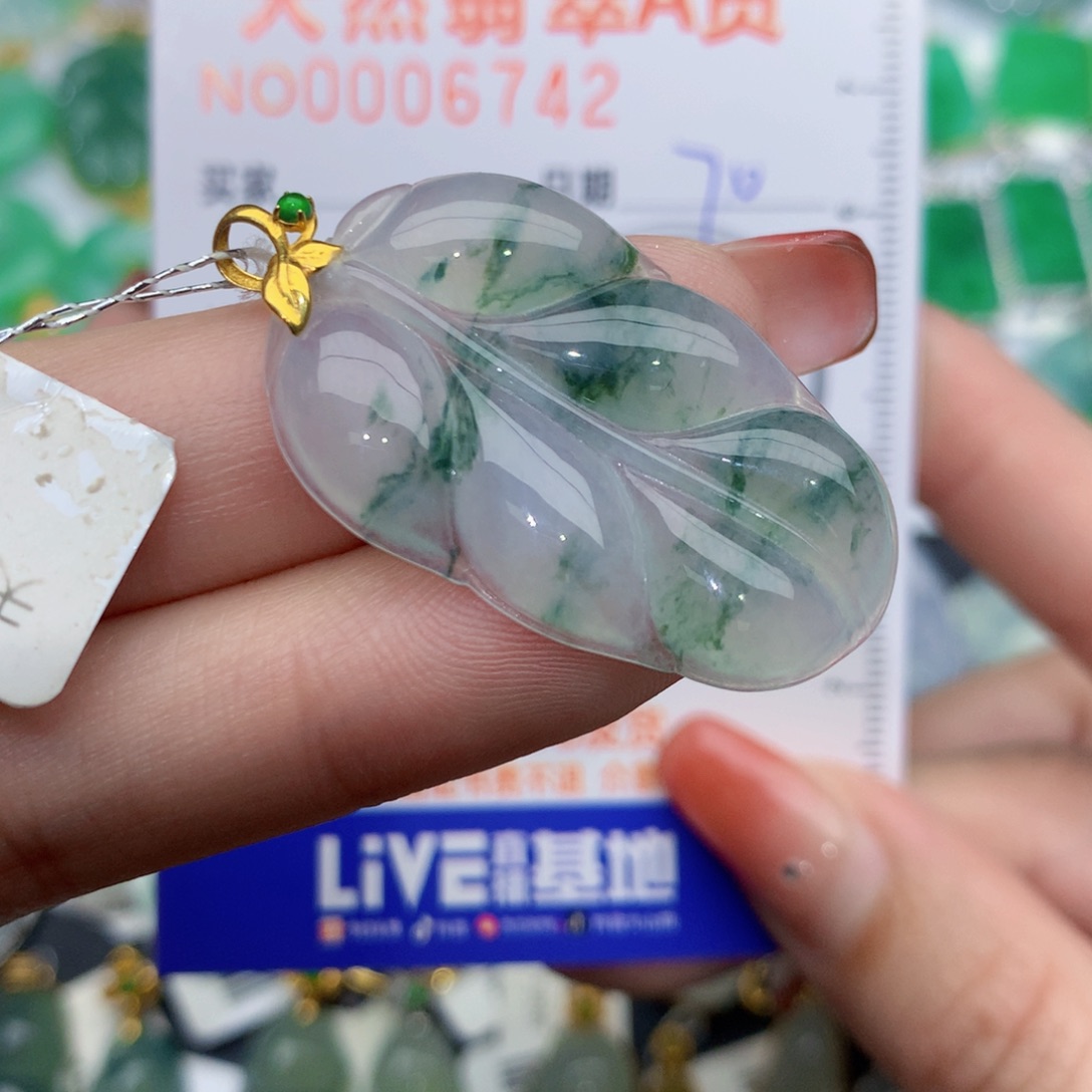 翡翠颈饰18K金镶嵌回*叶子