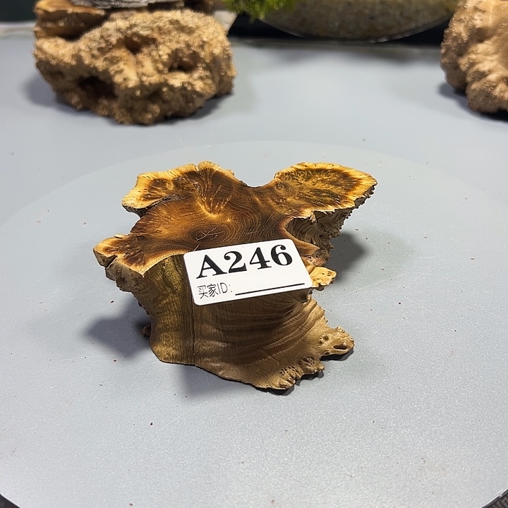 依***出大果紫檀（缅甸花梨）