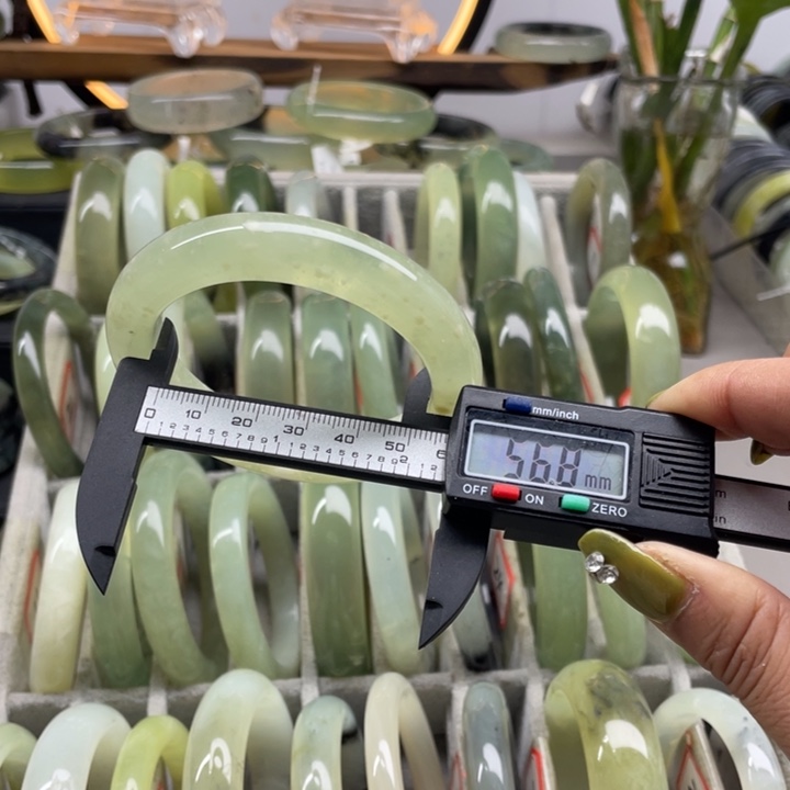 蛇纹石玉手镯未镶嵌5