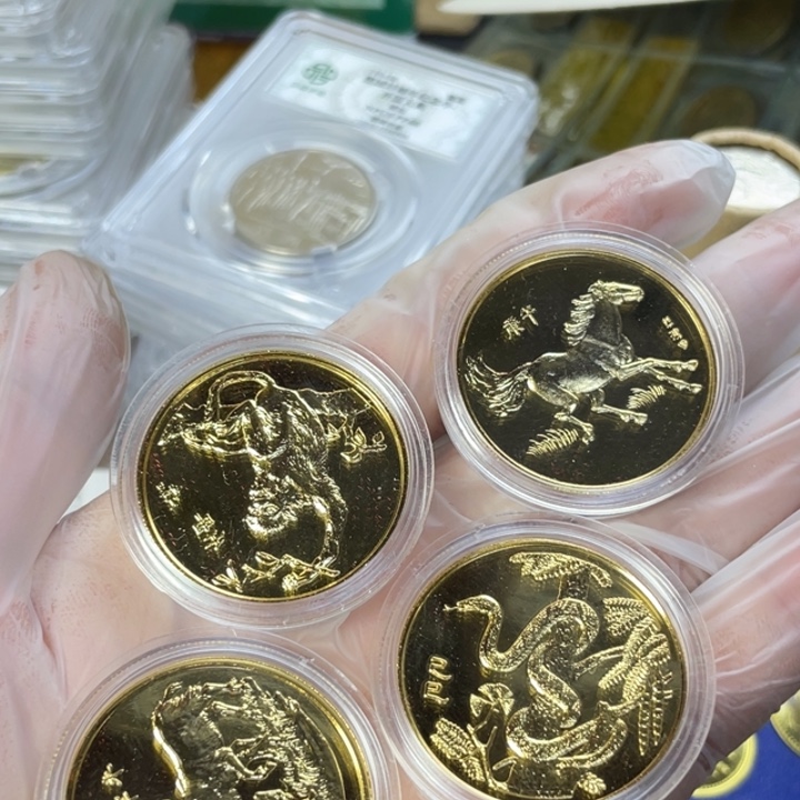 其他普通金属生肖纪念章四个