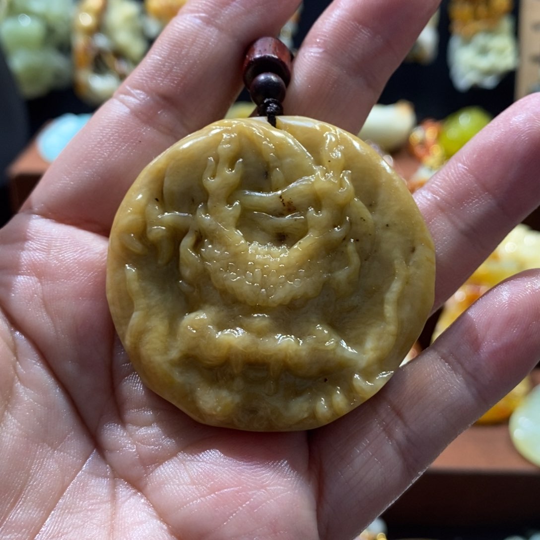 蛇纹石玉颈饰未镶嵌