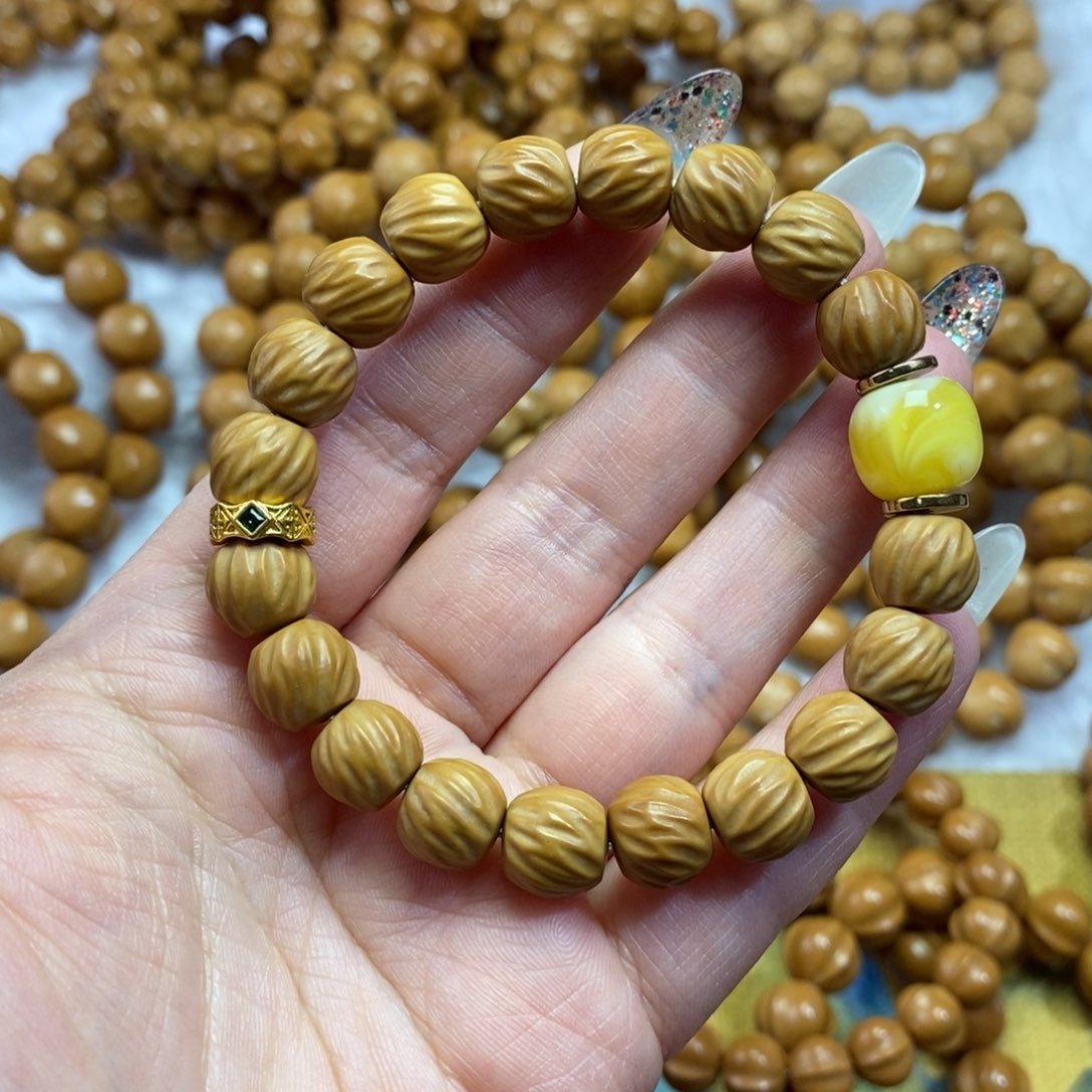 猴头核桃吊坠观山云锦