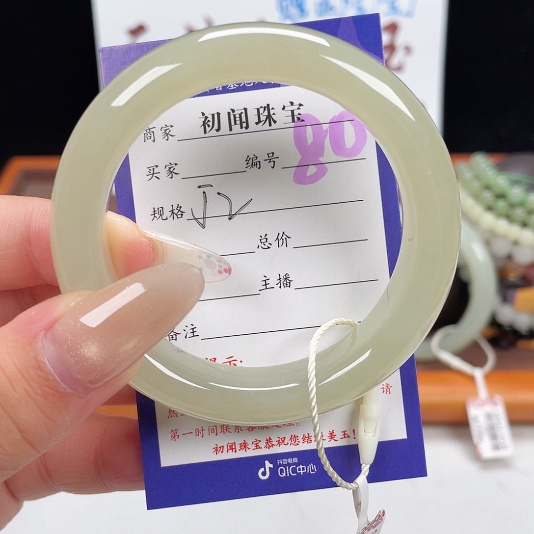 未镶嵌手镯和田玉嘟***?