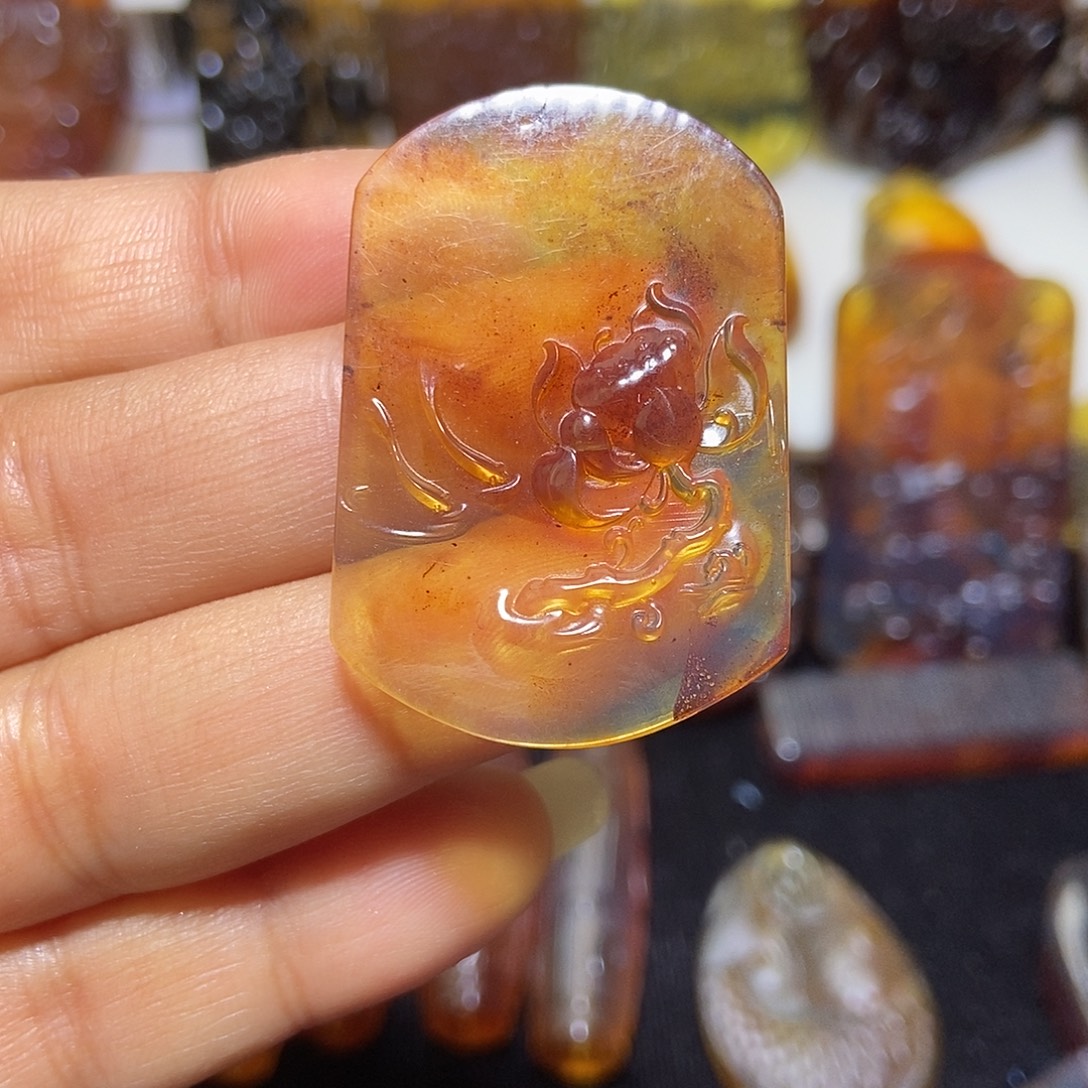 琥珀未镶嵌颈饰缅甸天然琥珀吊坠