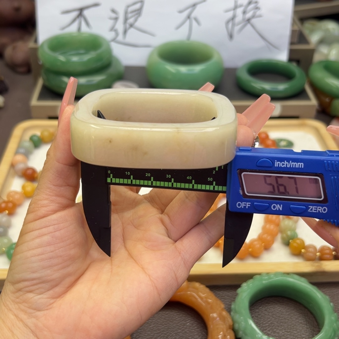 未镶嵌手镯石英岩玉