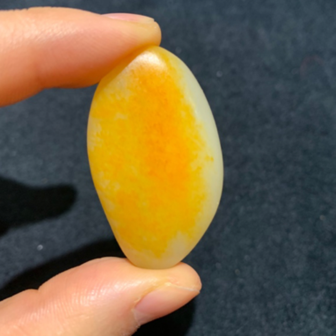 和田玉洒金皮吊坠