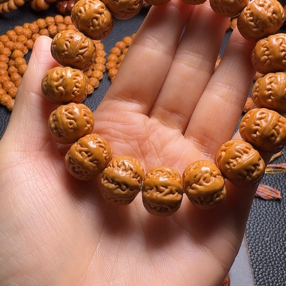 桀***鹰吊坠猴头核桃蝉王