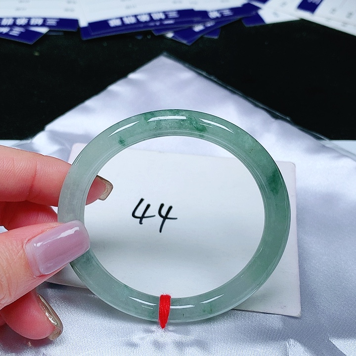 翡翠手镯（圆镯）未镶嵌