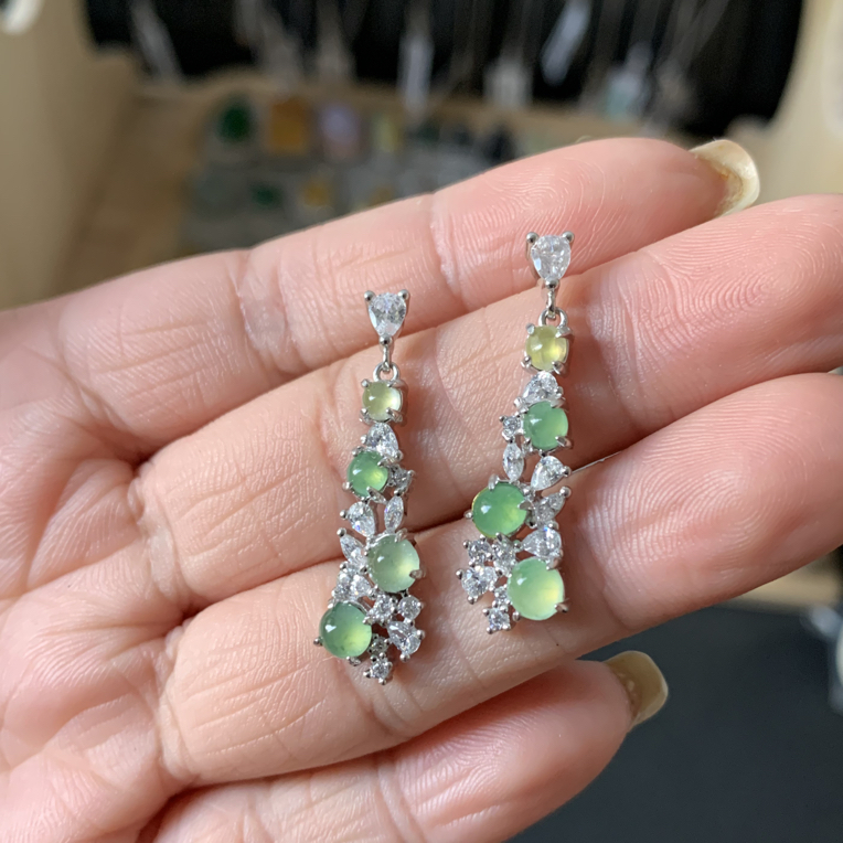 纯天然缅甸翡翠A货冰绿耳坠