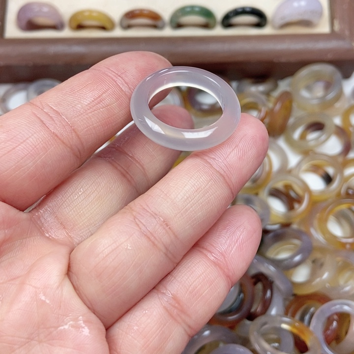 未镶嵌戒指玛瑙/玉髓踢****肥不退不换