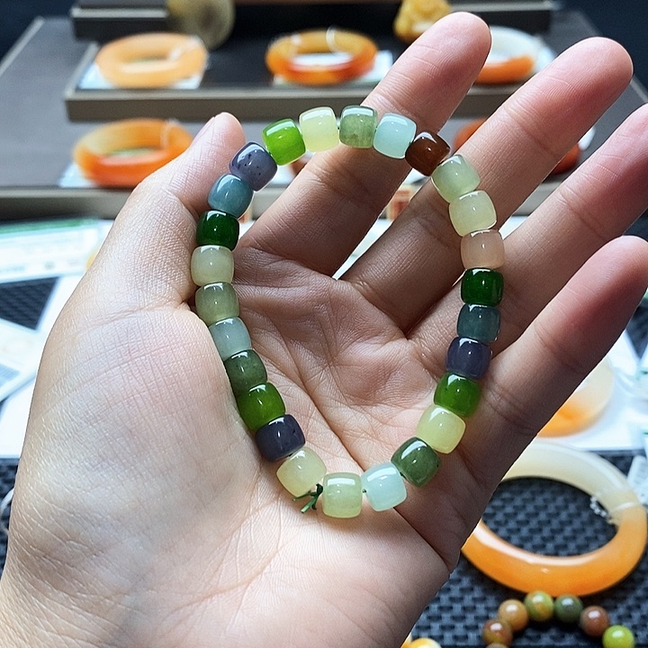 未镶嵌石英质玉（黄龙玉）手镯