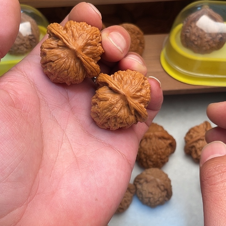 大***蒲吊坠文玩核桃野狼