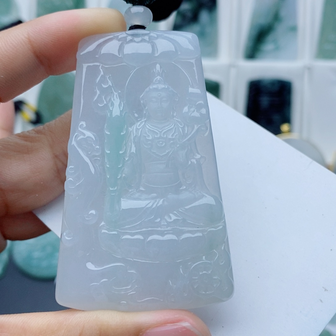 翡翠未镶嵌颈饰虚空藏菩萨