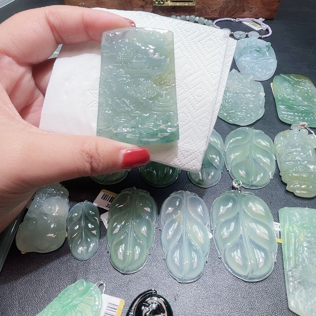 翡翠未镶嵌颈饰吊坠