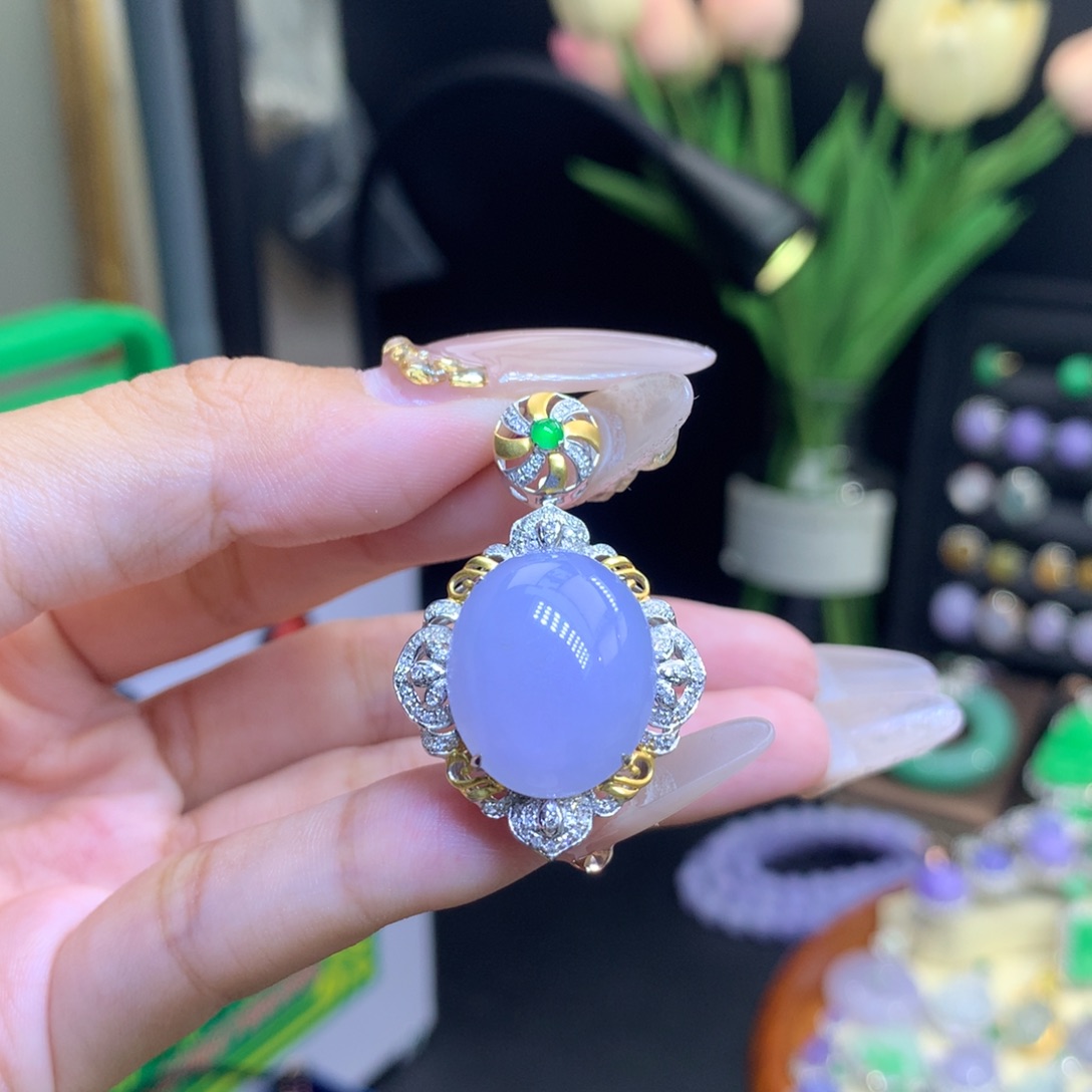 翡翠18K金镶嵌颈饰