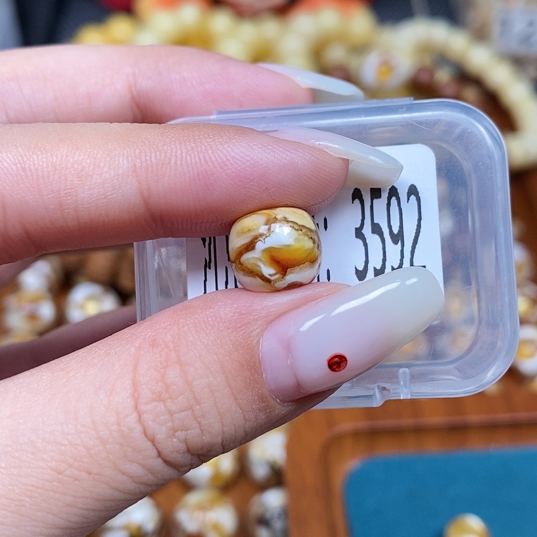 蜜蜡未镶嵌珠宝奇石3592