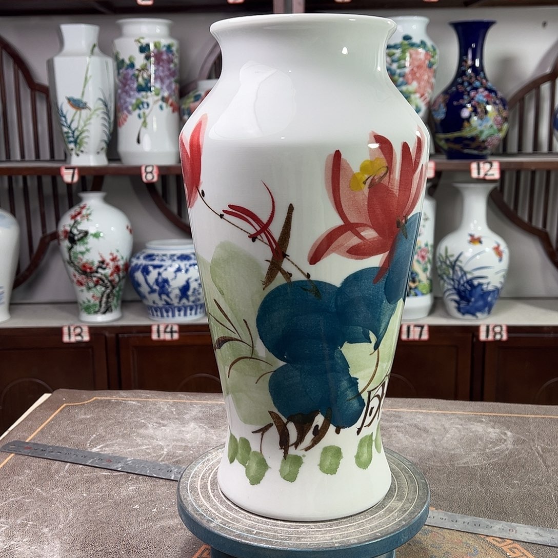 陶摆件景德镇陶瓷大鱼红花