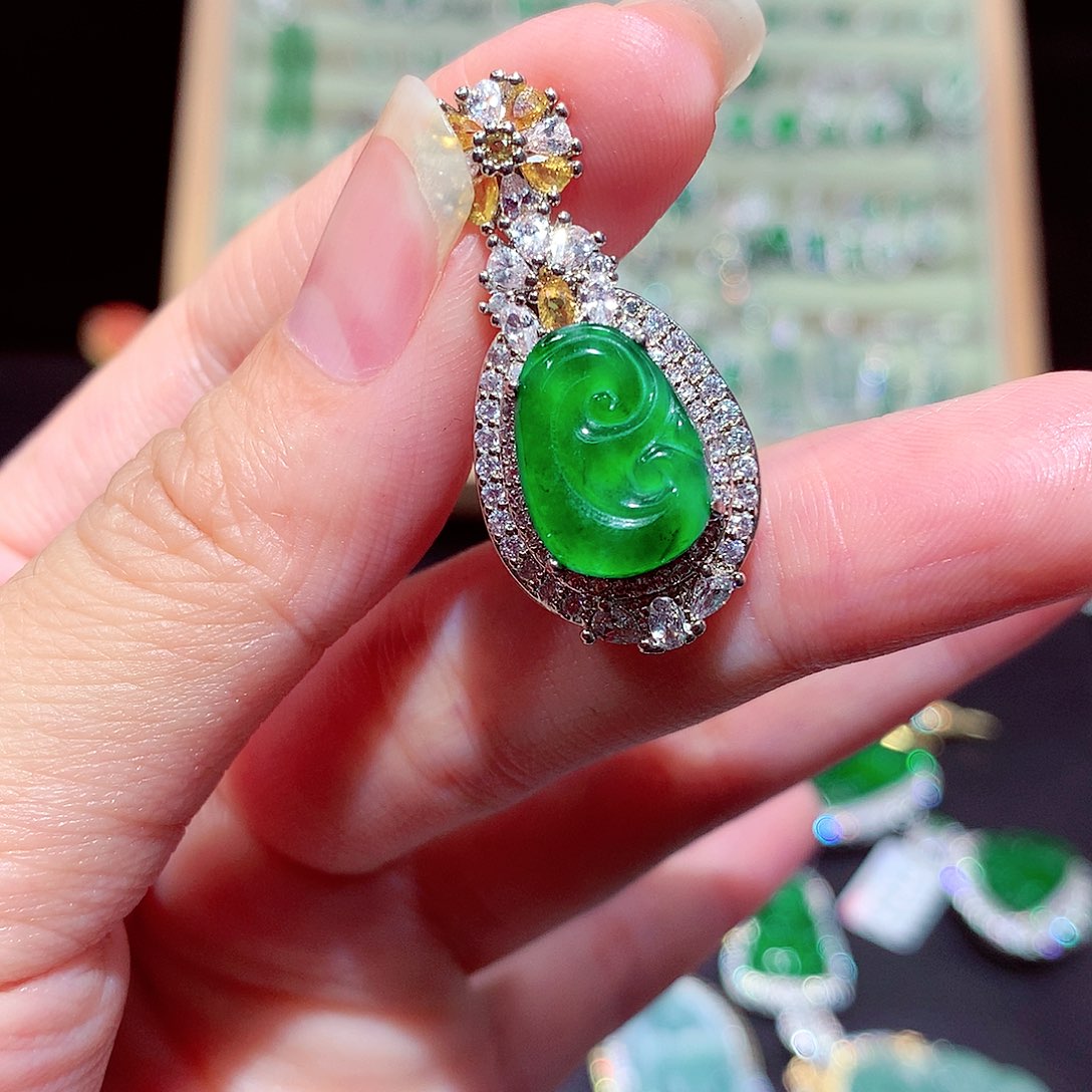 【闪购商品】翡翠吊坠(不含链)未镶嵌