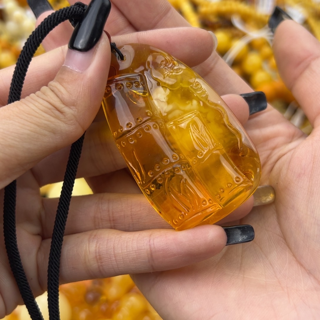 琥珀珠宝奇石未镶嵌