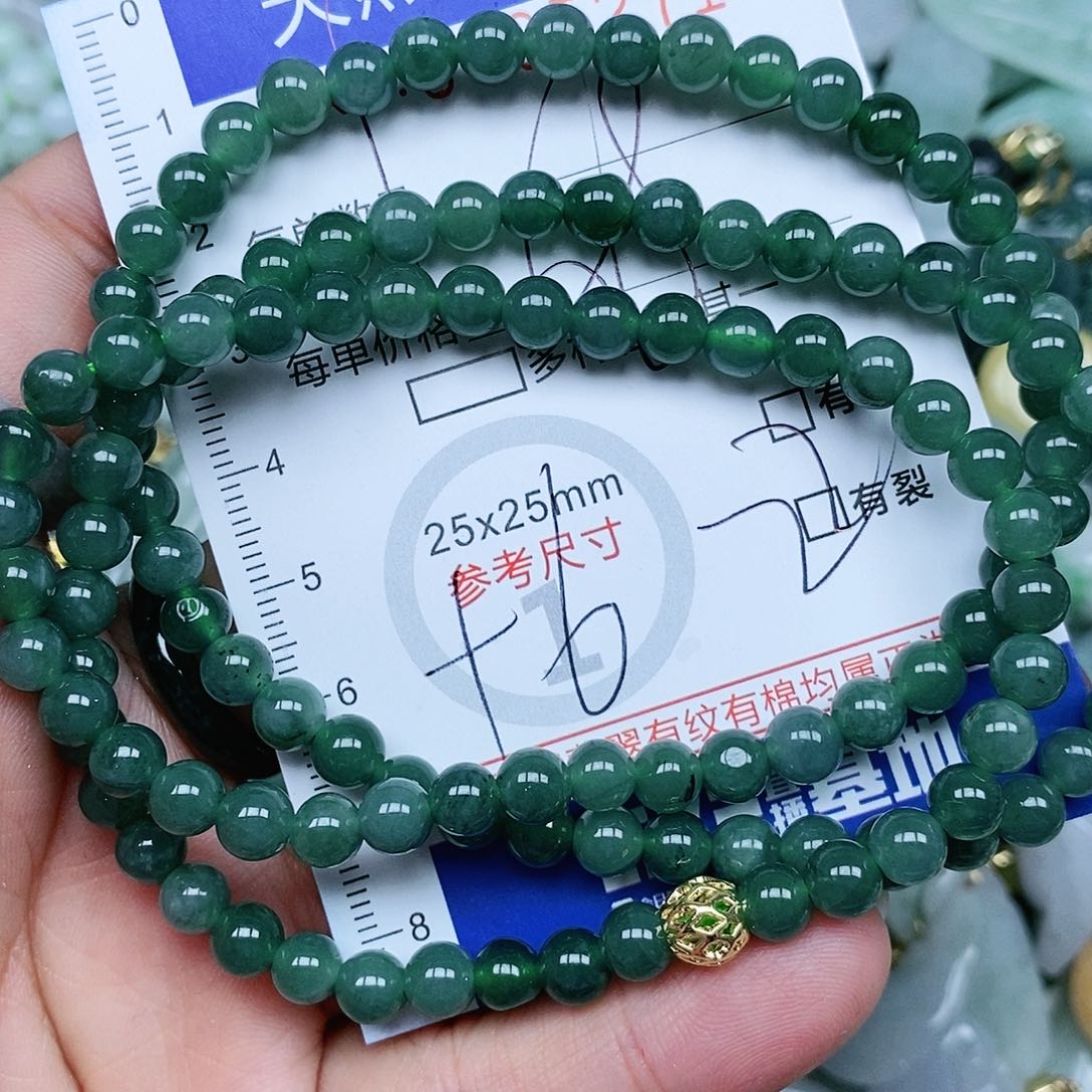 翡翠吊坠(赠链)未镶嵌
