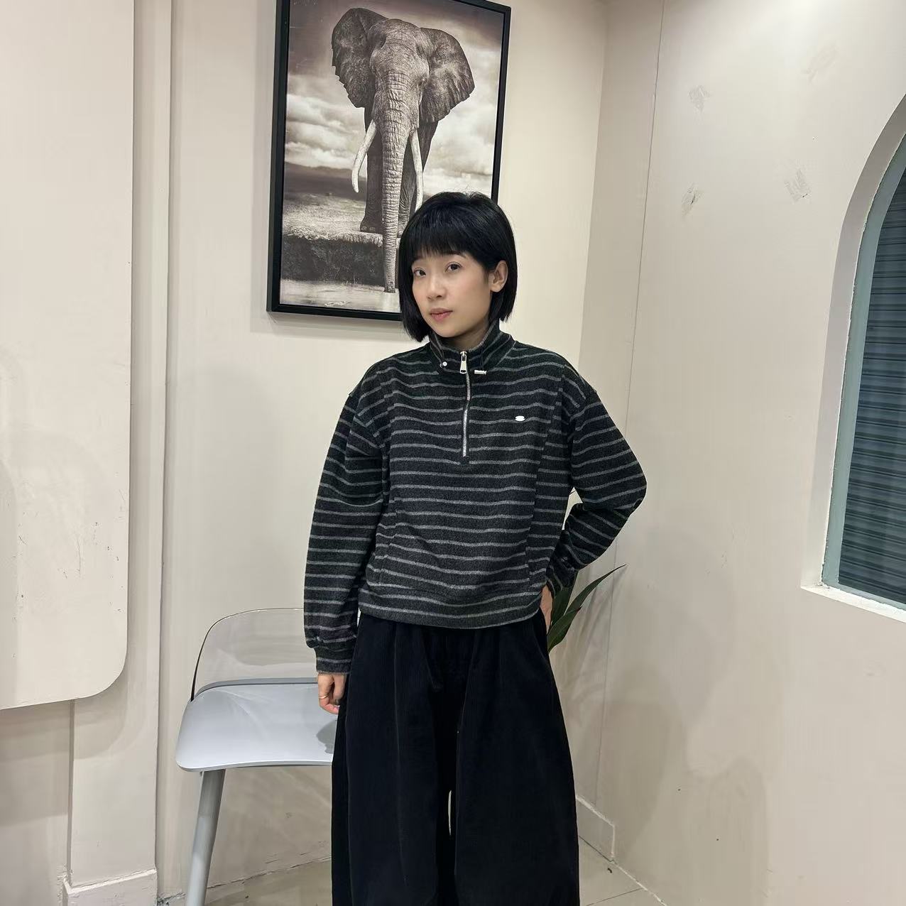 遇见秋冬新款短款套头立领抽绳条纹绒卫衣