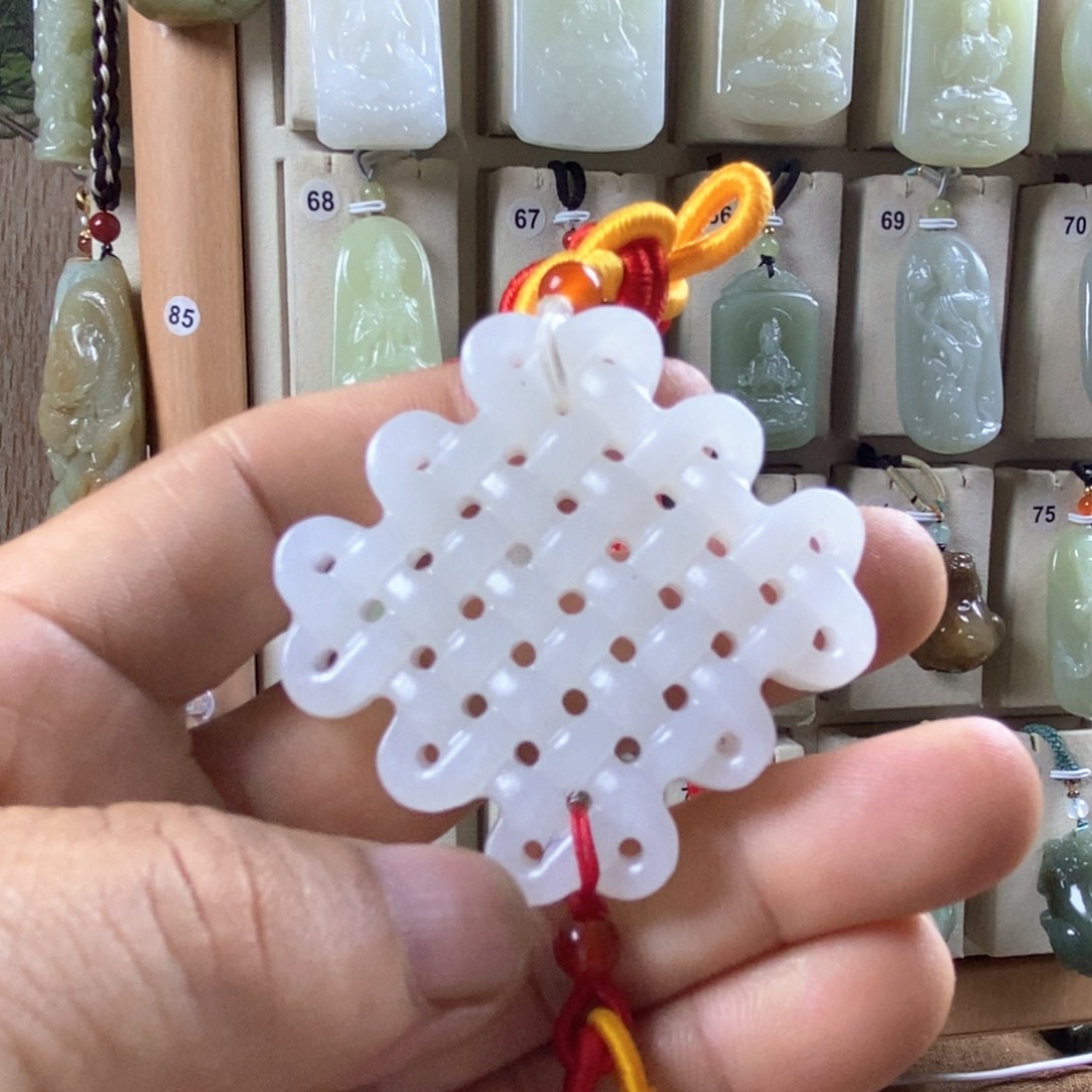 和田玉（糖玉）未镶嵌颈饰