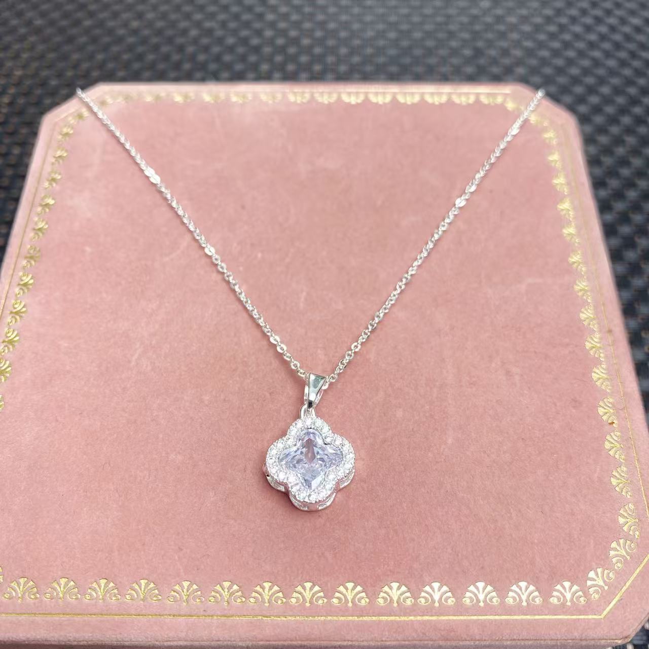 3001四叶草项链 无礼盒