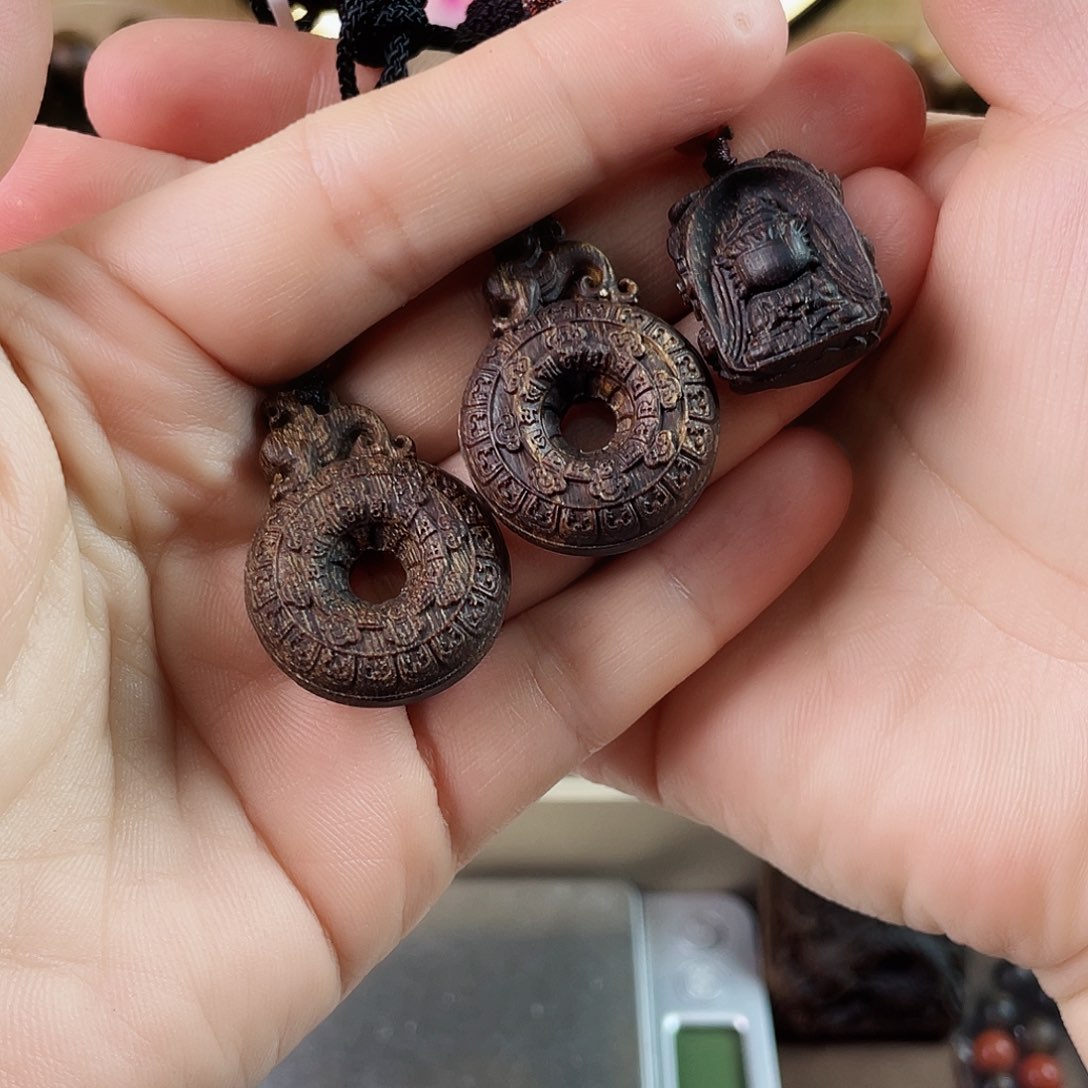 沉香木手串吴*少富生红土