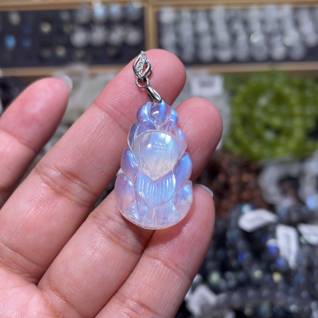 月光石颈饰银S925镶嵌蓝月光九尾狐吊坠