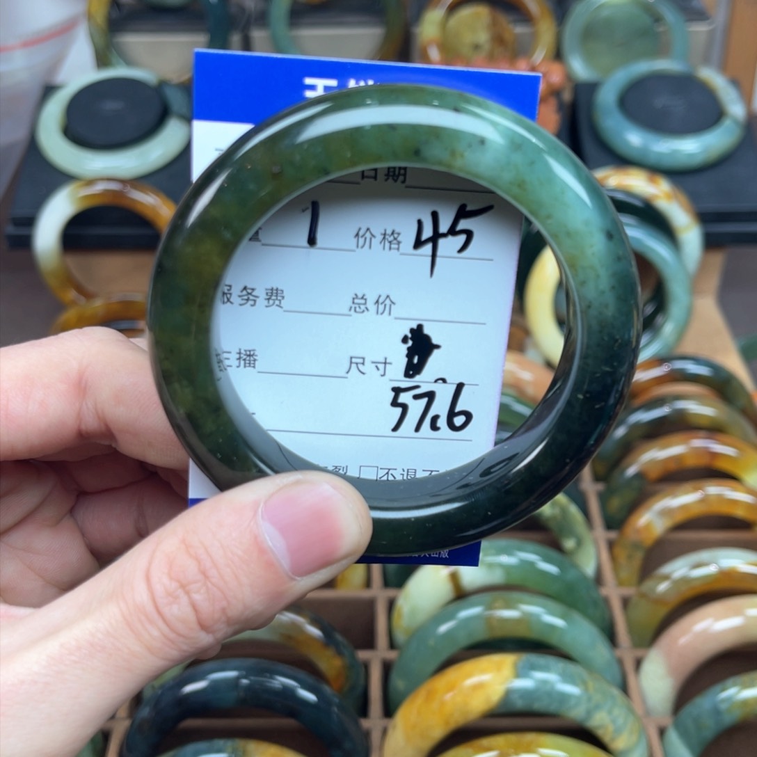 蛇纹石玉手镯未镶嵌