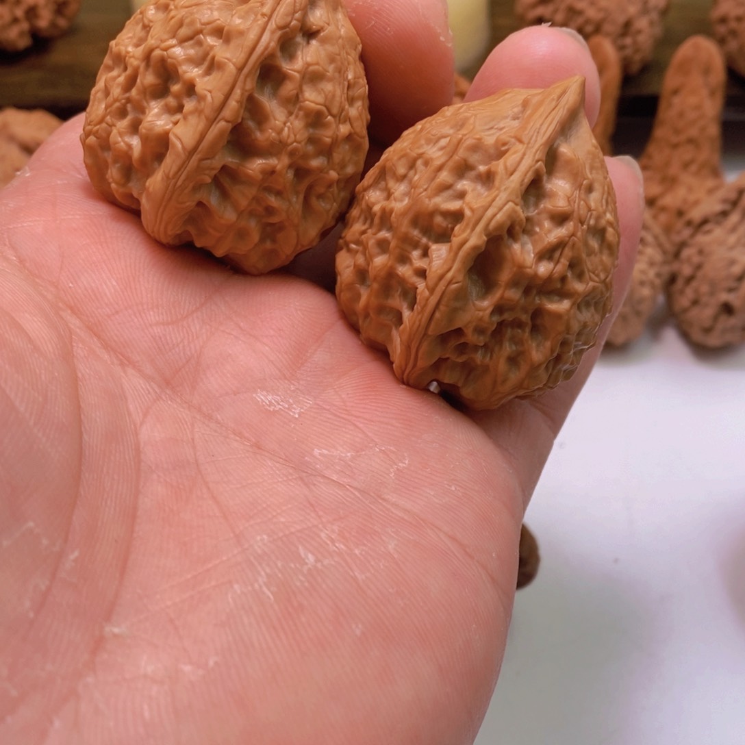 文玩核桃把件快***人文玩核桃穿山甲