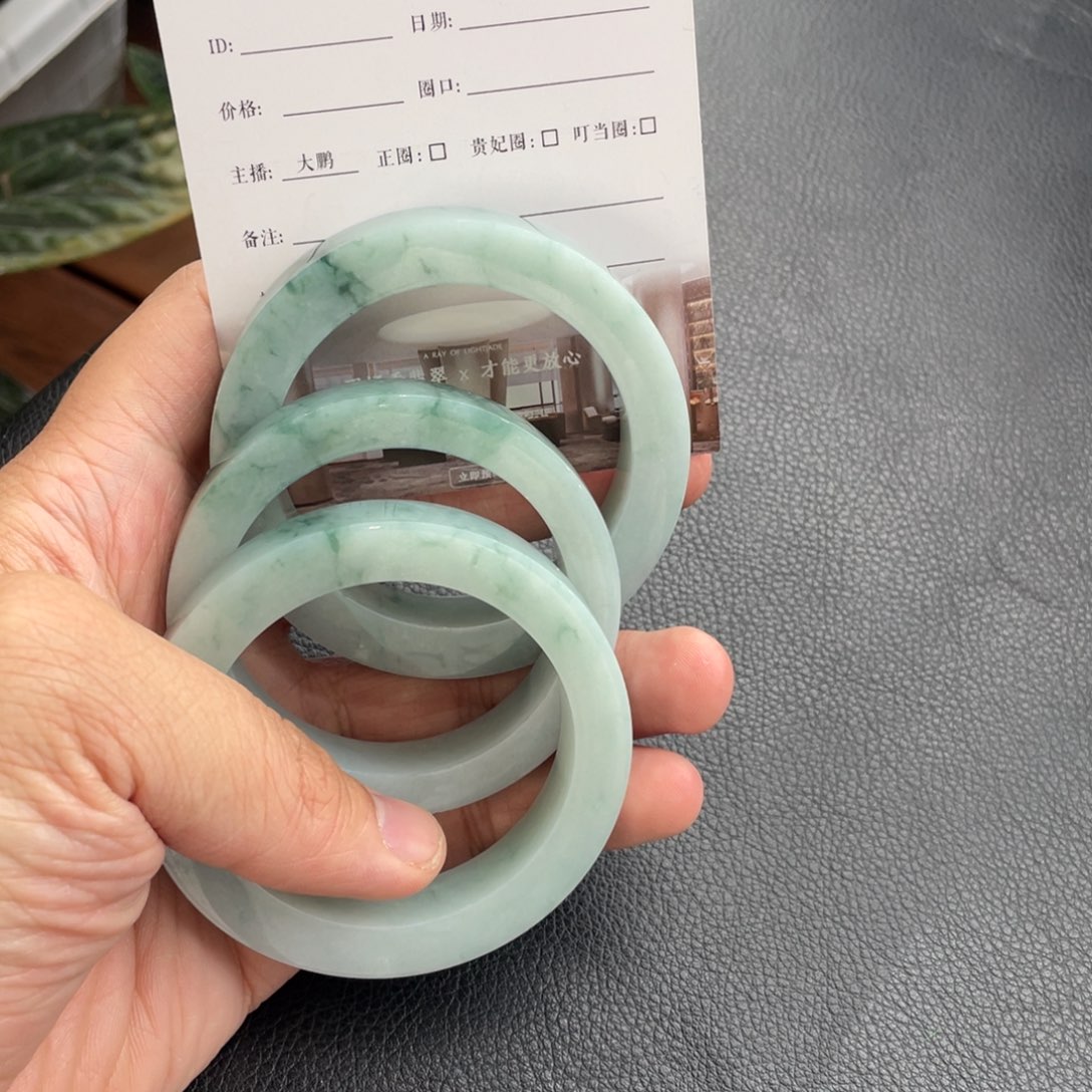 未镶嵌手镯定制翡翠小**呀