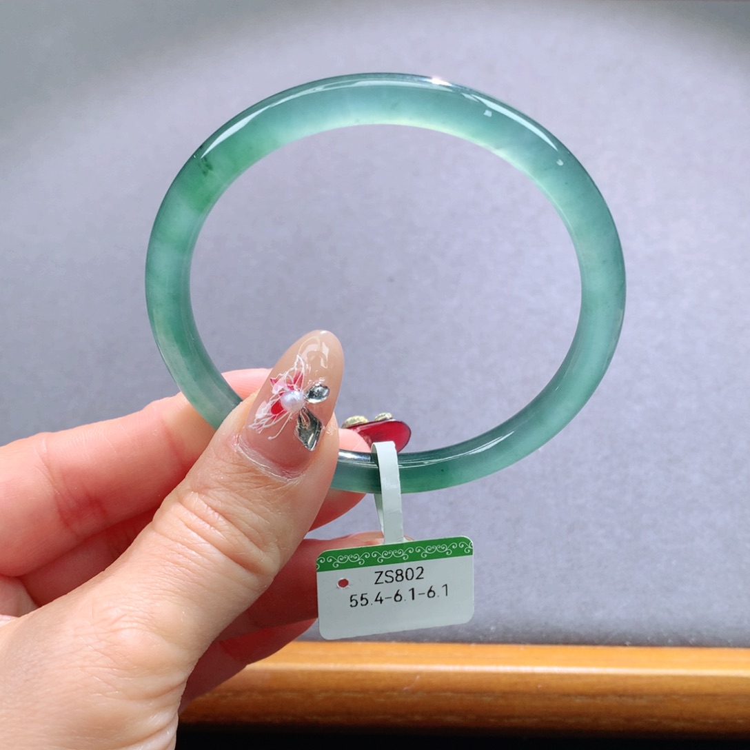 翡翠手镯未镶嵌天然翡翠手镯