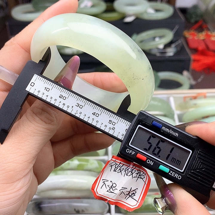 蛇纹石玉手镯未镶嵌557